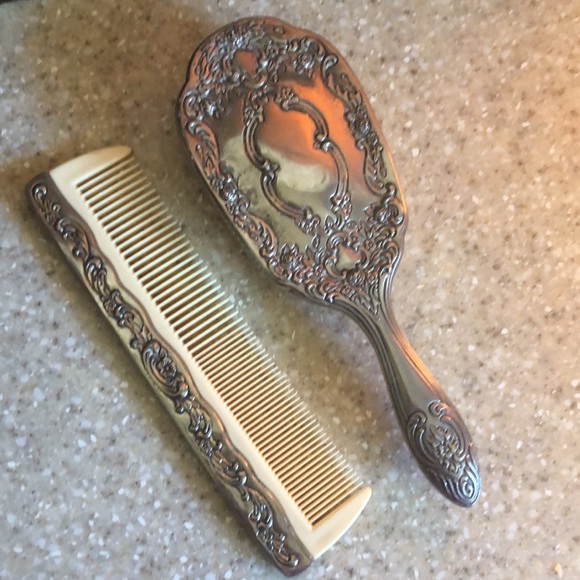 Vintage Silver Plated Vanity Set - Picture 3 of 8